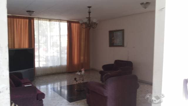 SE VENDE CASA GRANDE CON PISCINA