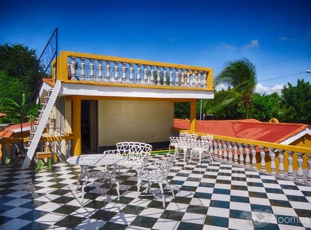 Se vende casa de dos pisos con piscina y vista al centro histórico de la ciudad de Granada — foto 8