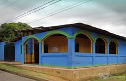 Se vende casa esquinera en Barrio Campo Aterrizaje con Vista al Mombacho