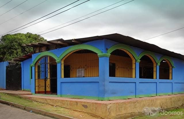 Se vende casa esquinera en Barrio Campo Aterrizaje con Vista al Mombacho