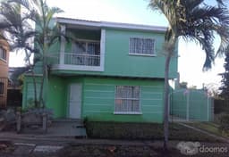 Venta de Casa de 2 pisos en Residencial Sierras Doradas