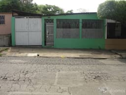 vendo casa en un buen punto de managua espaciosa y a un buen precio, negociable