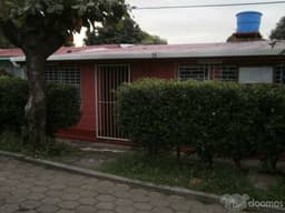 Se alquila casa grande en Colonia Centro América