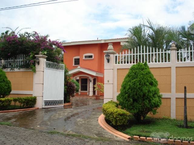 Se vende Casa de dos pisos amplia — foto 8