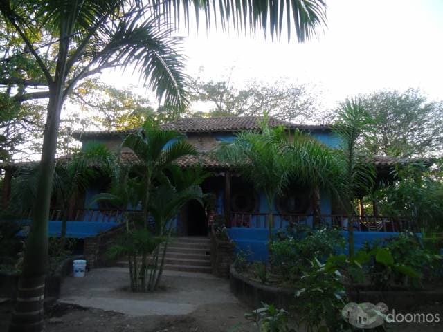 Casona con mucha vegetacion — foto 1