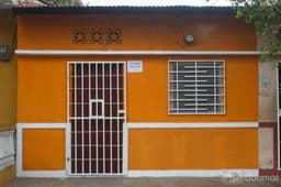 VENDO CASA PARA VIVIR y/o PARA NEGOCIO, CERCA DE DOS POPULOSOS MERCADOS DE LA CIUDAD DE LEÓN.