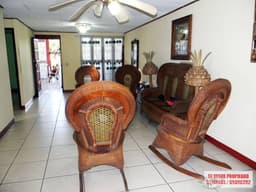 VENDO HERMOSA CASA EN RESIDENCIAL LOS ARCOS, EXCELENTE UBICACION.