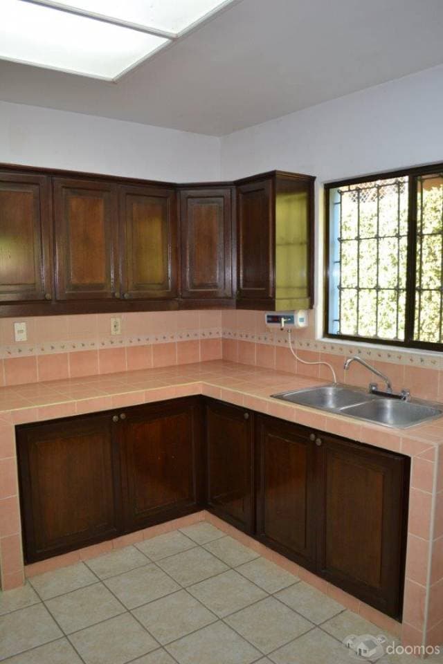 ALQUILO CASA CONFORTABLE EN LUGAR PRIVILEGIADO — foto 4